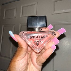 I barely use this perfume i just want it gone 💁🏾‍♀️